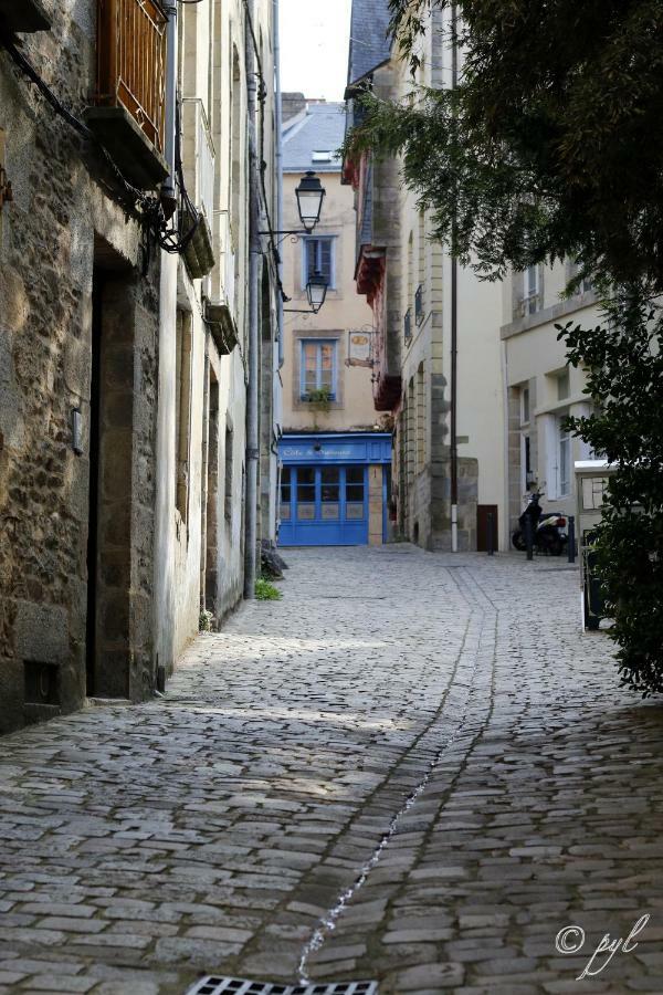 T2 Parking A Reserver Wi-Fi 10' A Pied Du Port Vannes Exteriör bild